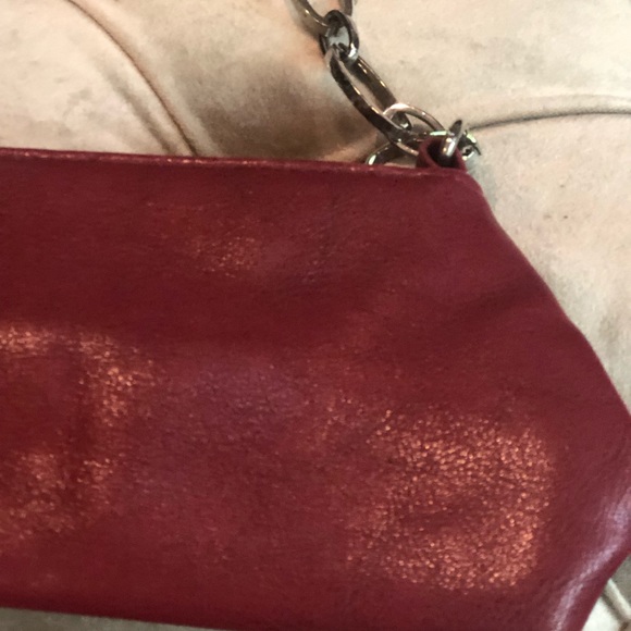Red leather purse with silver chain strap. - Picture 5 of 8